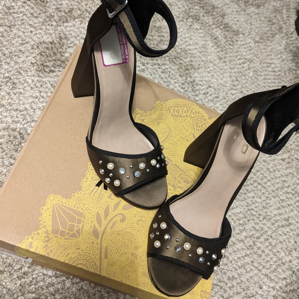 Frost green toeless heel shoe size 7.5